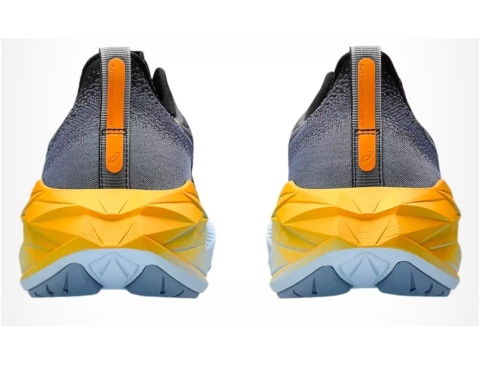 Buty sportowe Asics Novablast 4 – Black/Thunder Blue 1011B693-001