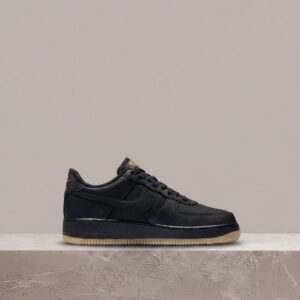 Air Force 1 GTX czarne, Nike, sylwetka Low, akcenty Light Carbon i Bright Ceramic, wodoodporny drop unisex, CK2630-001