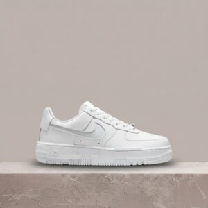 Air Force 1 Pixel White, Nike, drop 2020, biała kolorystyka, skóra, pikselowa podeszwa, wycięty Swoosh, unisex, CK6649-100