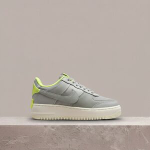 Air Force 1 Low Shadow od Nike, szaro-żółty colorway, skóra plus siatka, unisex, must have do kolekcji, CQ3317-002