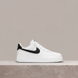 Nike Air Force 1 07 Biały, klasyczna sylwetka, skóra plus tekstyl, unisex, must have do kolekcji CT2302-100