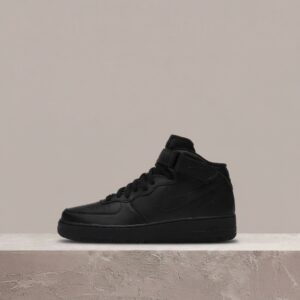 Air Force 1 Mid 07 od Nike, czarna kolorystyka, skóra, unisex, klasyczna sylwetka, must have, CW2289-001