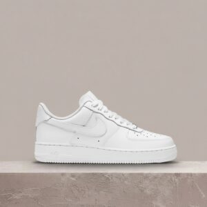 Air Force 1 07 od Nike, biała sylwetka, unisex, skóra, klasyczny drop, kultowy model, DD8959-100