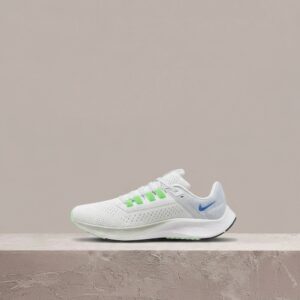 Pegasus 38 od Nike, biało niebieski colorway, unisex sylwetka, siatkowy upper, tekstylna baza, must have, CW7356-103