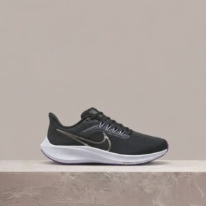 Pegasus 39 Air Zoom od Nike, sylwetka biegowa, czarno fioletowa kolorystyka, siatka i syntetyk, unisex, must have, DH4071-008