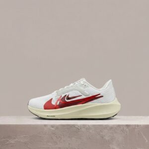 Pegasus 40 Premium od Nike, biel z czerwienią, sylwetka unisex, siatka plus syntetyk, must have FB7703-100