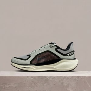 Pegasus 41 Gore-Tex od Nike, sylwetka szaro bordo, siatka plus syntetyk, męskie sneakersy, drop FQ1356-003