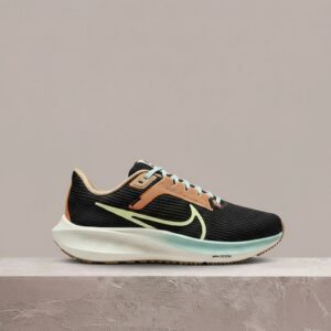 Nike Air Zoom Pegasus 40, czarno pomarańczowa sylwetka, unisex, drop na siatce i zamszu FQ6852-081