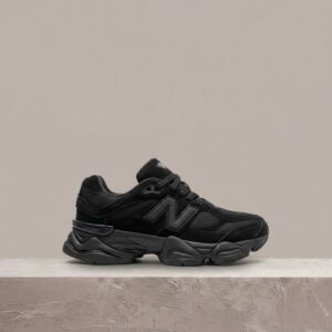 New Balance 9060, kolorystyka Triple Black, czarna sylwetka Y2K inspirowana serią 99X, unisex, dropowy must have, U9060BPM
