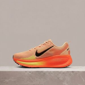 Nike Vomero 18 Orange Chalk Black Volt, pomarańczowa sylwetka, ZoomX ReactX, premiera 2025, unisex, HM6803-700