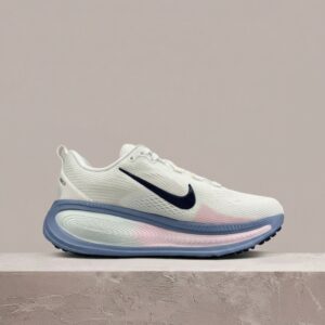 Nike Vomero 18 damskie, White Work Blue Barely Green Midnight Navy, ZoomX plus ReactX, drop 2026, sylwetka biegowa, HM6804-115