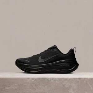 Nike Vomero Plus, czarna kolorówka, unisex, ZoomX pod spodem, siatka na wierzchu, drop 2025, sneakersy HV8150-003