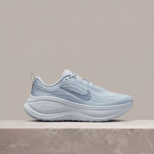 Nike Vomero Plus Football Grey Ashen Slate, drop 2025, szaro-biała sylwetka, ZoomX pod spodem, unisex, HV8150-004
