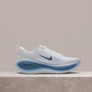 Nike Vomero Plus, drop Off White Grey Fog Thunderstorm Obsidian, ZoomX pod spodem, męska sylwetka, HV8150-111