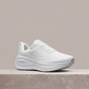 Nike Vomero Plus Triple White, sylwetka biegowa, pełny stack ZoomX, drop 2025, unisex, HV8154-102