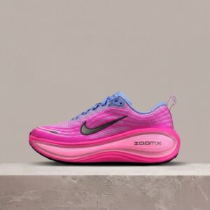 Nike Vomero Plus, damskie sneakersy, kolorystyka różowo niebieska, siatka plus syntetyk, sylwetka do kolekcji HV8154-400