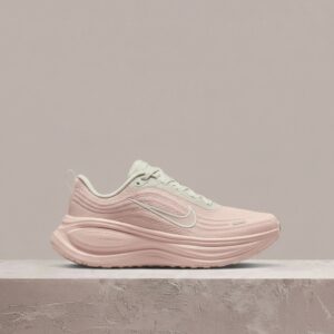 Nike Vomero Plus, Silt Red Light Bone, damski drop, różowa sylwetka, tekstyl i syntetyk, uliczny styl HV8154-603