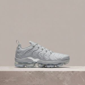Sneakersy Nike Air VaporMax Plus Light Wolf Grey, TN sylwetka, szara kolorystyka, unisex, 924453-005