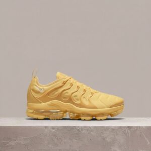 Damski drop Nike Air VaporMax Plus Yolk, żółta kolorówka, TN silhouette, pływająca klatka TPU, uliczny klimat DJ5993-800