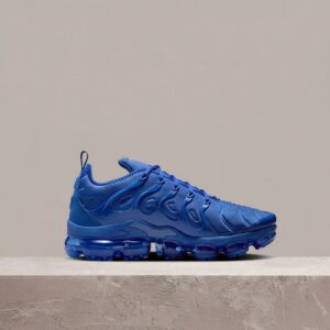 Nike Air VaporMax Plus Game Royal, męska sylwetka, niebiesko-srebrna kolorystyka, VaporMax Air, drop 2024, HJ9148-480