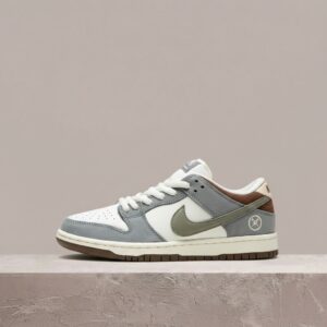 Nike SB Dunk Low x Yuto Horigome, drop 2023, szary zamsz, brązowe akcenty, pivot sole, unisex, kolekcjonerskie FQ1180-001