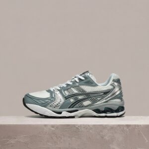 ASICS Gel-Kayano 14 White Fjord Grey, kultowa sylwetka, srebrno szara kolorystyka, sneakersy unisex, tekstyl syntetyk, 1203A537-106