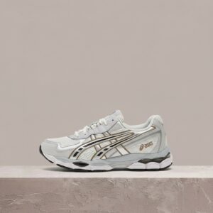 ASICS GEL-NYC Glacier Grey White, sylwetka unisex, biało srebrna kolorystyka, siatka i eko skóra, must have do kolekcji, 1203A542-100