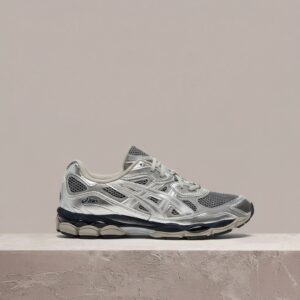 ASICS GEL-NYC Pure Silver Midnight, sylwetka unisex, szaro srebrny colorway, siatka plus syntetyk, drop 1203A581-020