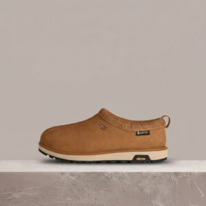 UGG Tasman GTX Slipper, drop w brązowo-beżowej kolorystyce, zamsz, unisex, kapcie 1171304-CHE