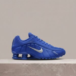 Shox R4 Racer Blue, Nike, unisex, retro sylwetka z 2000 roku, kolumny Shox w pięcie, must have kolekcjonera HJ7303-445