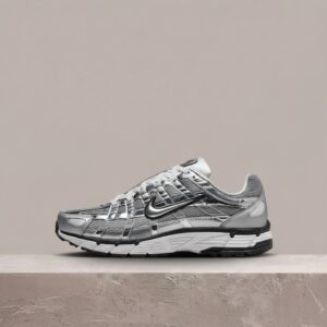 Nike P-6000 srebrno-czarne, sylwetka unisex, mesh plus tekstylne wstawki, piankowa podeszwa, klasyczny drop, CN0149-001