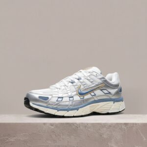 Nike P-6000 Metallic Silver Aegean Storm, srebrno-niebieska sylwetka, sneakersy unisex, must have do kolekcji HJ7246-100