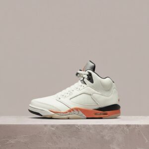 Air Jordan 5 Retro Sail Orange Blaze, Shattered Backboard, męska sylwetka, biało-pomarańczowa, skóra i siatka DC1060-100
