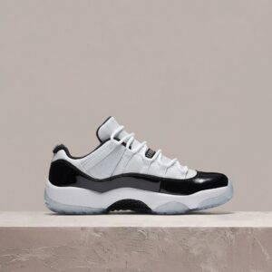 Air Jordan 11 Low Concord, drop 2014, ikoniczna sylwetka, icy sole, biało-czarna kolorystyka, unisex 528895-153