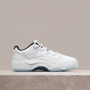 Air Jordan 11 Low Legend Blue, drop Concord Bred, unisex, biało-błękitna sylwetka, lakierowana skóra, Air-Sole, AV2187-117