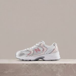 New Balance 530 Reflection Pink, damska sylwetka, mesh plus syntetyk, biel z różem, must have GR530EC
