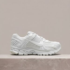 Triple White drop, Nike Zoom Vomero 5, warstwowa cholewka, amortyzacja Zoom Air, biel, damskie, IB4397-100