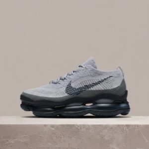 Air Max Scorpion Flyknit od Nike, kolorystyka grey black, must have do kolekcji, unisex DJ4701-006