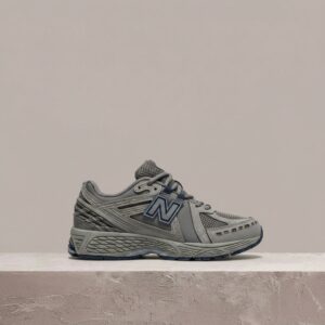 New Balance 1906R, kolorystyka Grey Indigo, Y2K sylwetka, nubuk plus mesh, Stability Web i N-ergy, unisex drop M1906RB