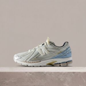 1906R Kith White od New Balance, unisex, drop 2024, biało-srebrna siatka, niebieska pięta, kolekcjonerska sylwetka M1906RKC