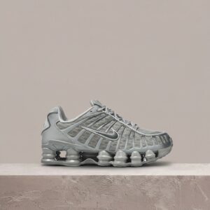 Nike Shox TL Wolf Grey/Iron Grey, sneakersy unisex, szara kolorystyka, tekstylna cholewka, kultowa sylwetka Shox, AV3595-015