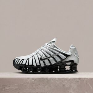 Nike Shox TL Metallic Silver Wolf Grey, sylwetka unisex, kolorystyka szaro biało czarna, sneakersy, HQ4049-001