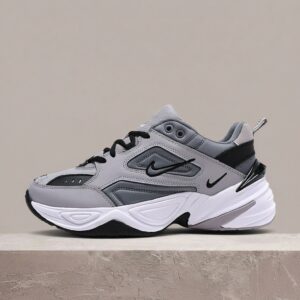Nike M2K Tekno Atmosphere Grey Black, chunky sylwetka, szaro-czarna kolorystyka, inspiracja Air Monarch, unisex, AV4789-007