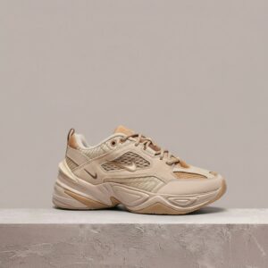 M2K Tekno SP Linen Ale Brown Wheat od Nike, sylwetka unisex, beż, skóra plus tkanina, drop kolekcjonerski BV0074-200