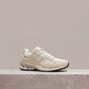 New Balance 2002R Beige, unisex, beżowy drop, zamsz plus siatka, srebrne N, retro sylwetka, M2002RFI
