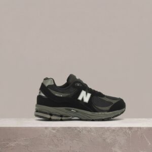 New Balance 2002R, drop w czerni i szarości, zamsz plus siatka, unisex, prosto z kolekcji, M2002RR1