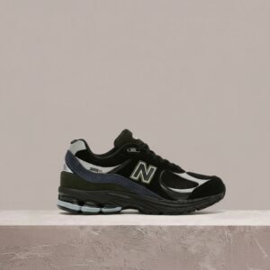 New Balance 2002R Year of the Ox, czarno-szary colorway, zamsz i siatka, unisex, kolekcjonerski drop ML2002R9
