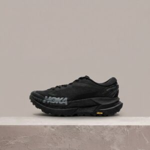 Hoka U Mafate X, czarna kolorystyka, trailowa sylwetka, płyta karbonowa, podeszwa Vibram Megagrip, 1173310-BCKST