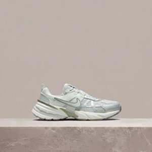 Nike V2K Run, kolorówka Photon Dust Light Silver, drop 2024, szaro-biała, niski profil, unisex, FD0736-006
