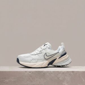 Nike V2K Run White, Y2K silhouette, mesh i skóra, niski profil, Platinum Tint, unisex drop FD0736-004